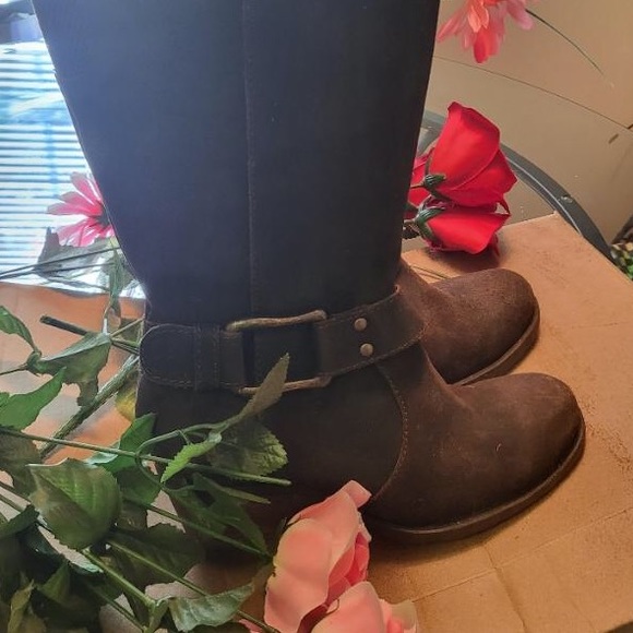 Born Loreza Brown Rustic Leather Boots - Picture 7 of 8